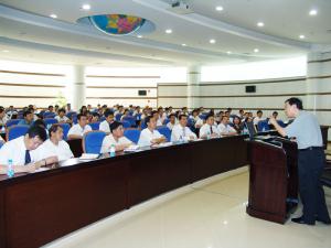 龙工人掀起建设“学习型团队”高潮