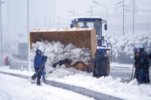 龙工装载机奋战在铲雪第一线