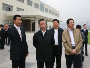 福建省省长黄小晶一行莅临龙工调研