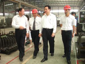 江西省长吴新雄先生视察龙工(江西)生产基地