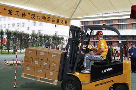 龙工叉车精巧灵敏助力中外优秀选手尽展卓越技能