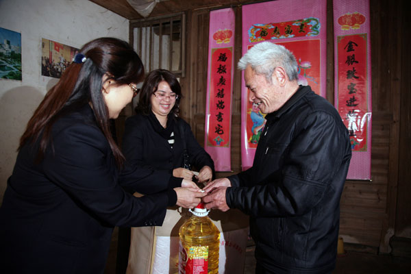 龙工集团党委与岩前镇党委开展党建共建活动