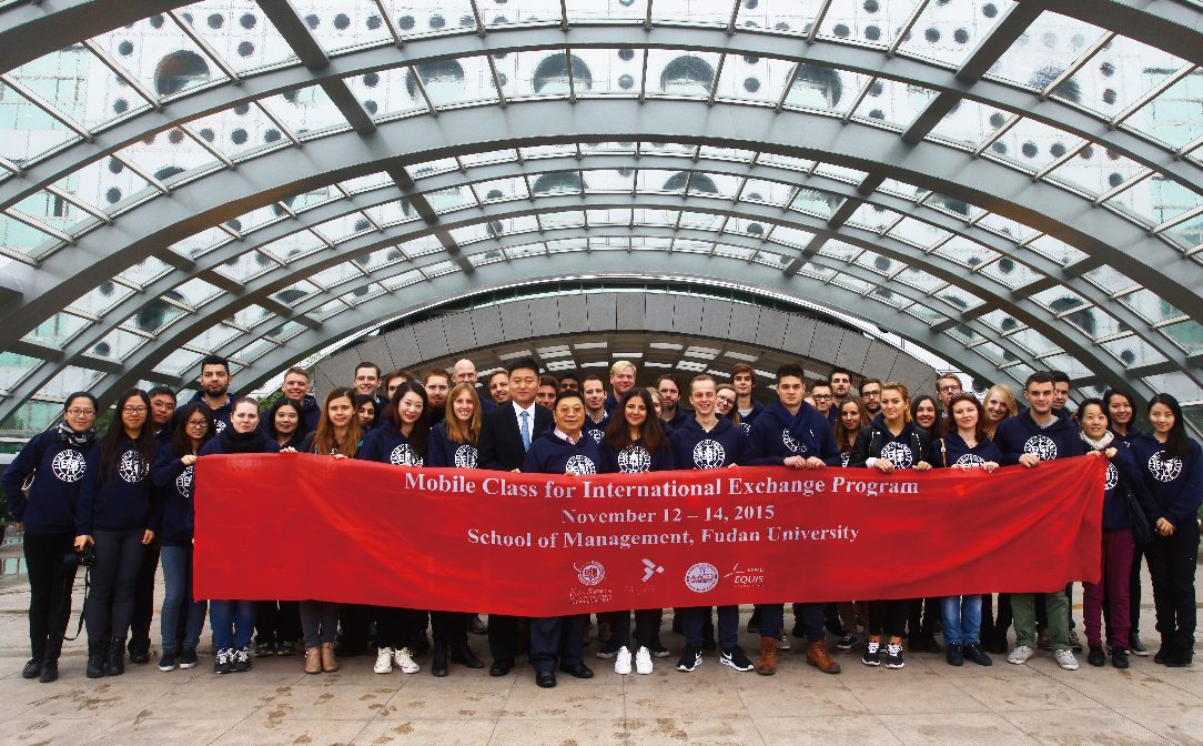 复旦大学管理学院国际交换生“移动课堂”参访龙工