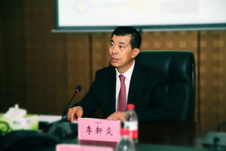 学习贯彻两会精神 凝心聚力谋求发展