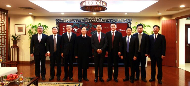 打好开局战，实现开门红，为全面完成全年任务目标而努力奋斗！ ——全国人大代表、董事局主席李新炎先生参加龙工新春团拜会