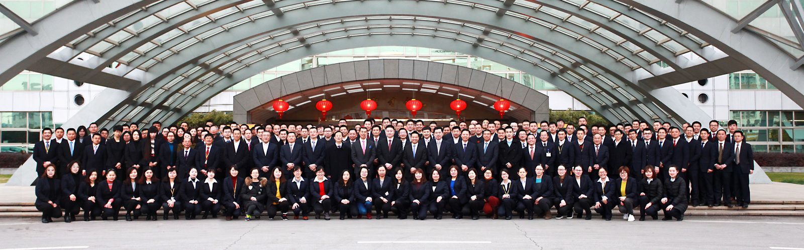 打好开局战,实现开门红,为全面完成全年任务目标而努力奋斗! ——全国人大代表、董事局主席李新炎先生参加龙工新春团拜会