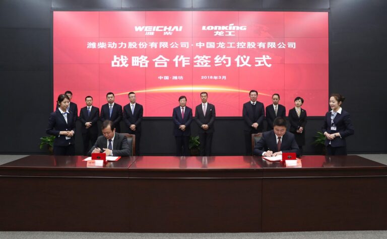 参观学习增友谊、强强联手铸辉煌–中国龙工、潍柴动力签署《战略合作协议》