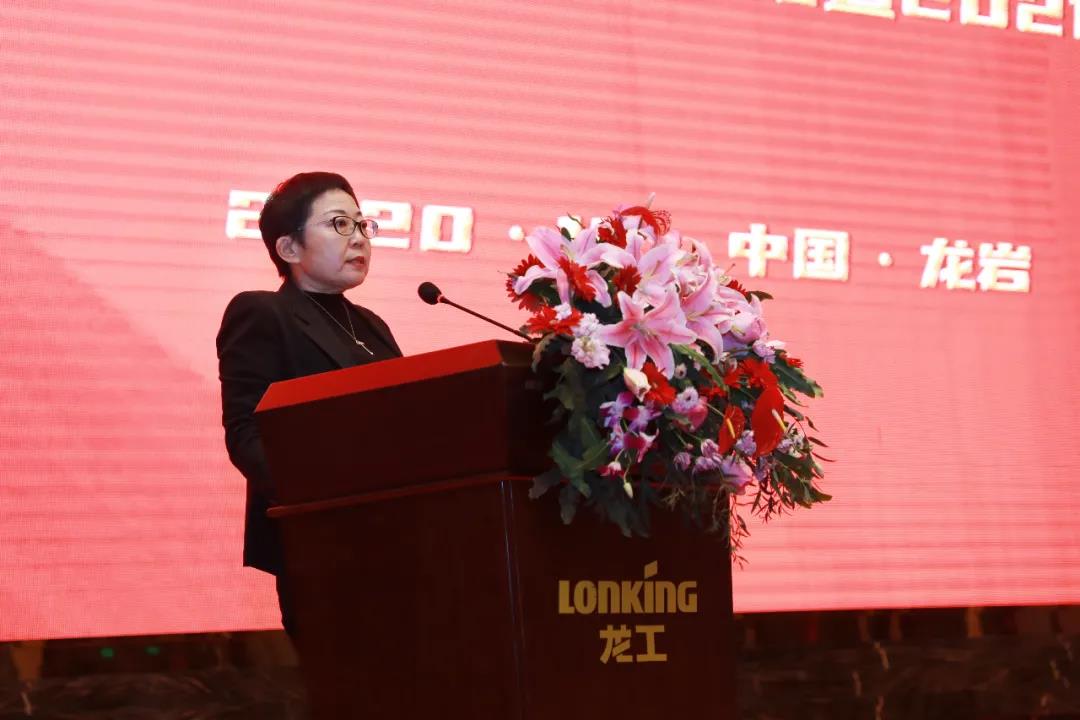 “全力争夺、量利双赢”——中国龙工2020年装载机营销总结暨2021年市场动员大会在龙岩召开