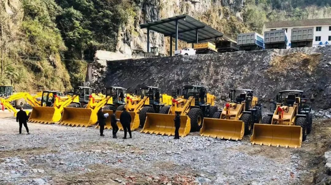 交机时刻丨湖北客户再次批量采购龙工产品