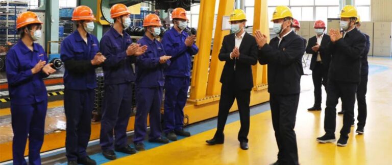 龙岩市市长张国旺一行深入龙工龙岩基地慰问生产一线职工